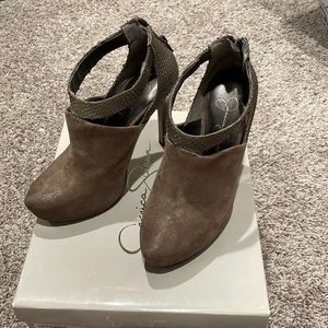 Jessica Simpson Grey heels—Size 7